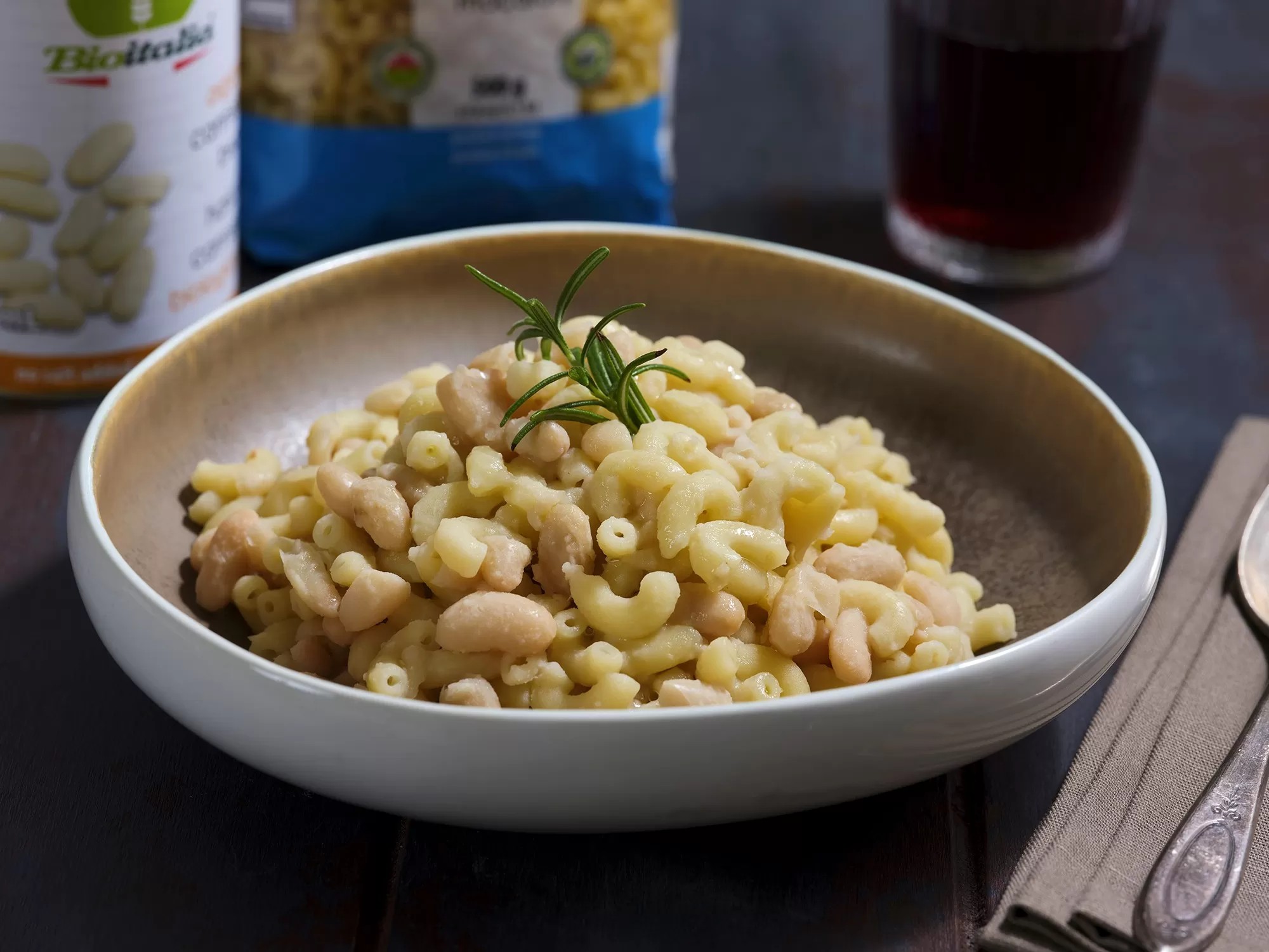 Macaroni pasta with cannellini beans